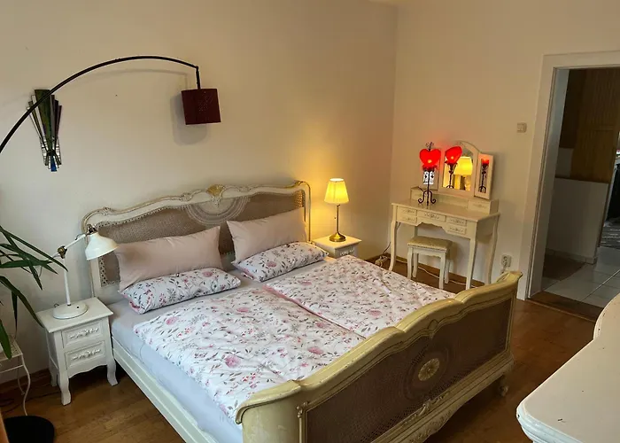 Kiel Zwischen Bluecherplatz Und Forstbaumschule 1 Oder 2 Zimmer Ferienwohnung